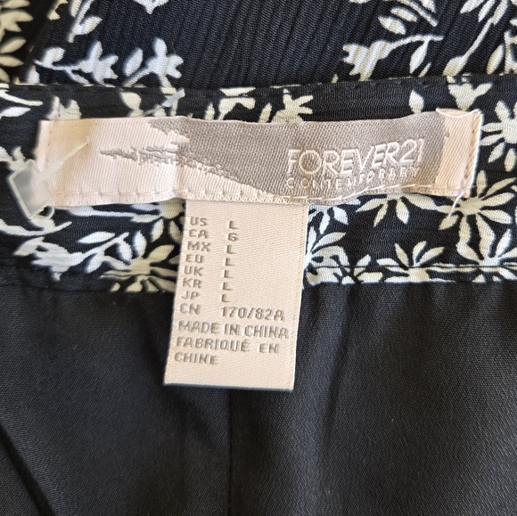 BEAUTIFUL BLACK FOREVER 21 MAXI SKIRT WITH WHITE FLORAL PATTERN 🖤🤍 - Picture 9 of 10